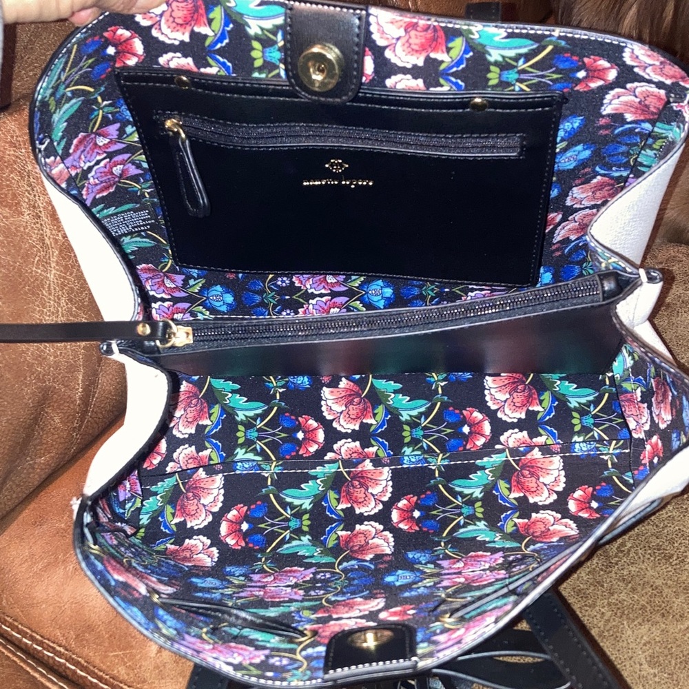 Nanette Lepore Elegant Black and White Women's Tote Bag with floral inside - Picture 4 of 5
